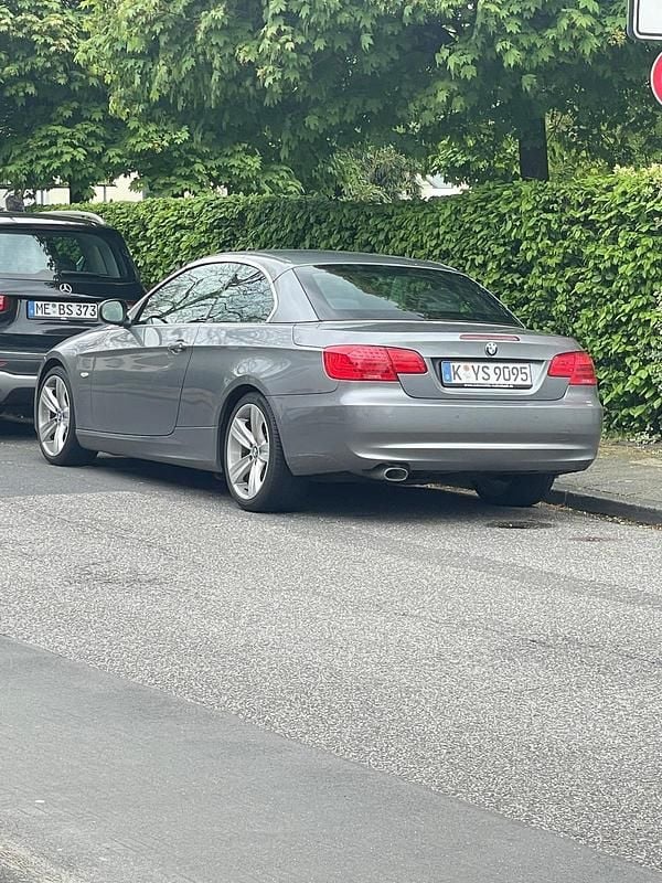 Grau Gebraucht 2013 BMW 320 Cabriolet Exclusive Cabrio | 12.500 € (Fairer Preis) - Bild 1/4