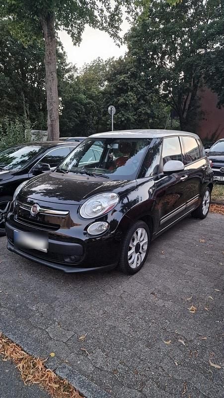 Schwarz Gebraucht 2014 Fiat 500L Van / Kleinbus | 5.990 € (Fairer Preis) - Bild 1/4