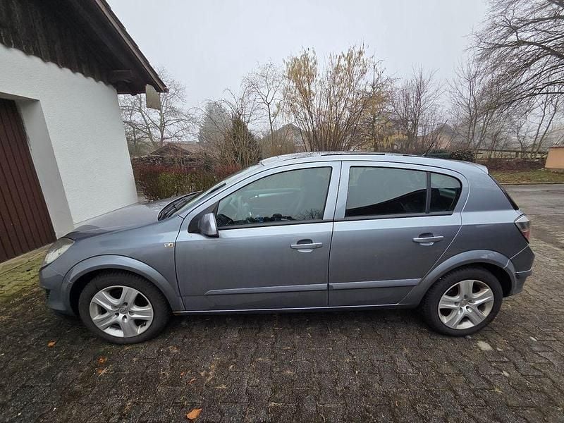 Gebraucht Opel Astra Selection 116 PS (85 kW) 2009 Grau Limousine