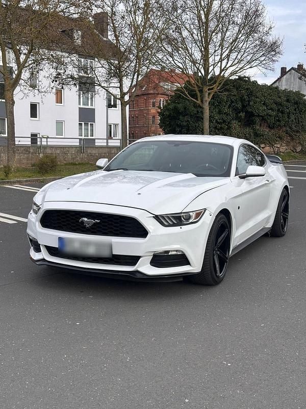 Gebraucht Ford Mustang 320 PS (235 kW) 2016 Weiß Coupé