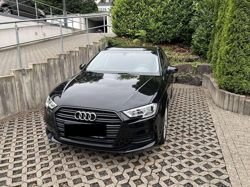 Schwarz Gebraucht 2019 Audi A3 Ambiente Limousine | 18.200 € (Guter Preis) - Bild 1/4