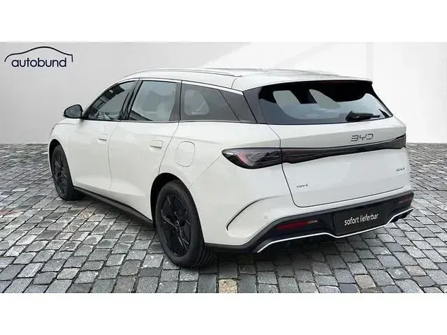 Używany BYD Seal Boost 184 KM (135 kW) 2025 Beżowy Kombi