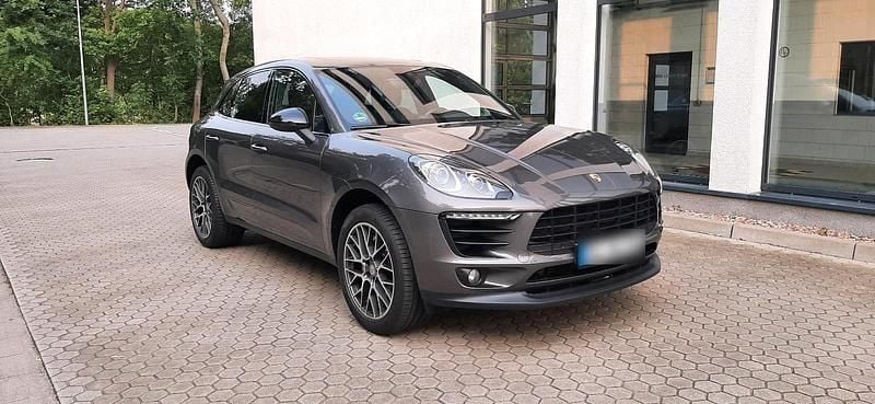Grau Gebraucht 2015 Porsche Macan S SUV | 26.900 € (Guter Preis) - Bild 1/4