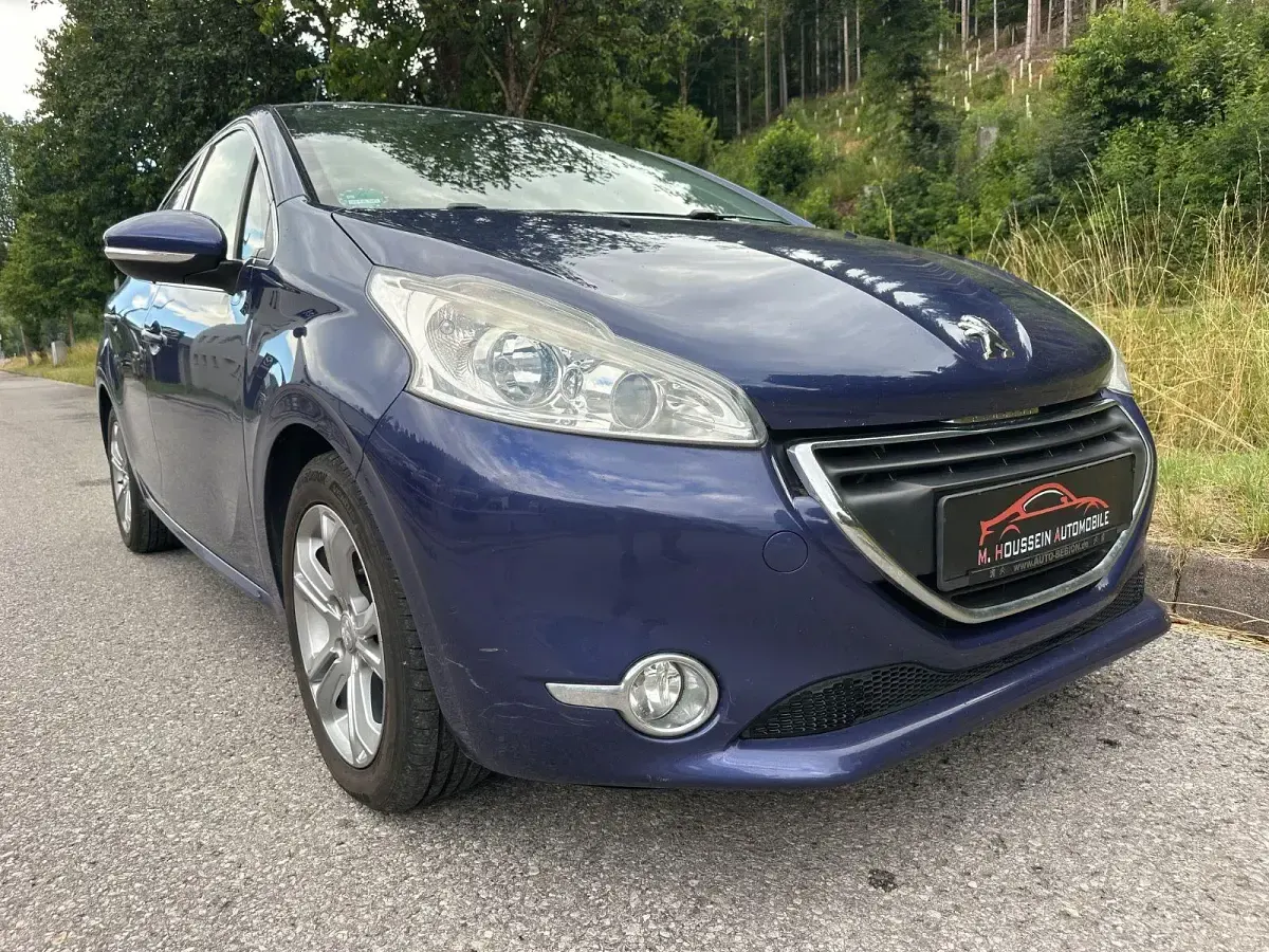 Gebraucht Peugeot 208 Allure 114 PS (83 kW) 2014 Blau Kleinwagen