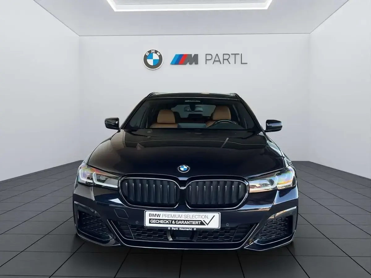 Gebraucht BMW 530 Performance 286 PS (210 kW) 2022 Schwarz Kombi