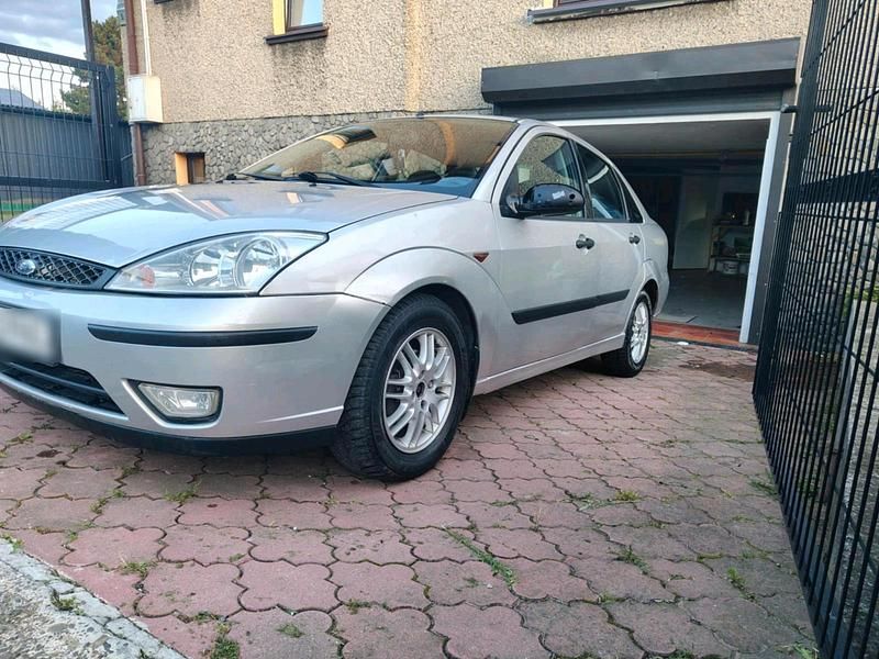 Silber Gebraucht 2003 Ford Focus Limousine | 1.100 € (Fairer Preis) - Bild 1/4