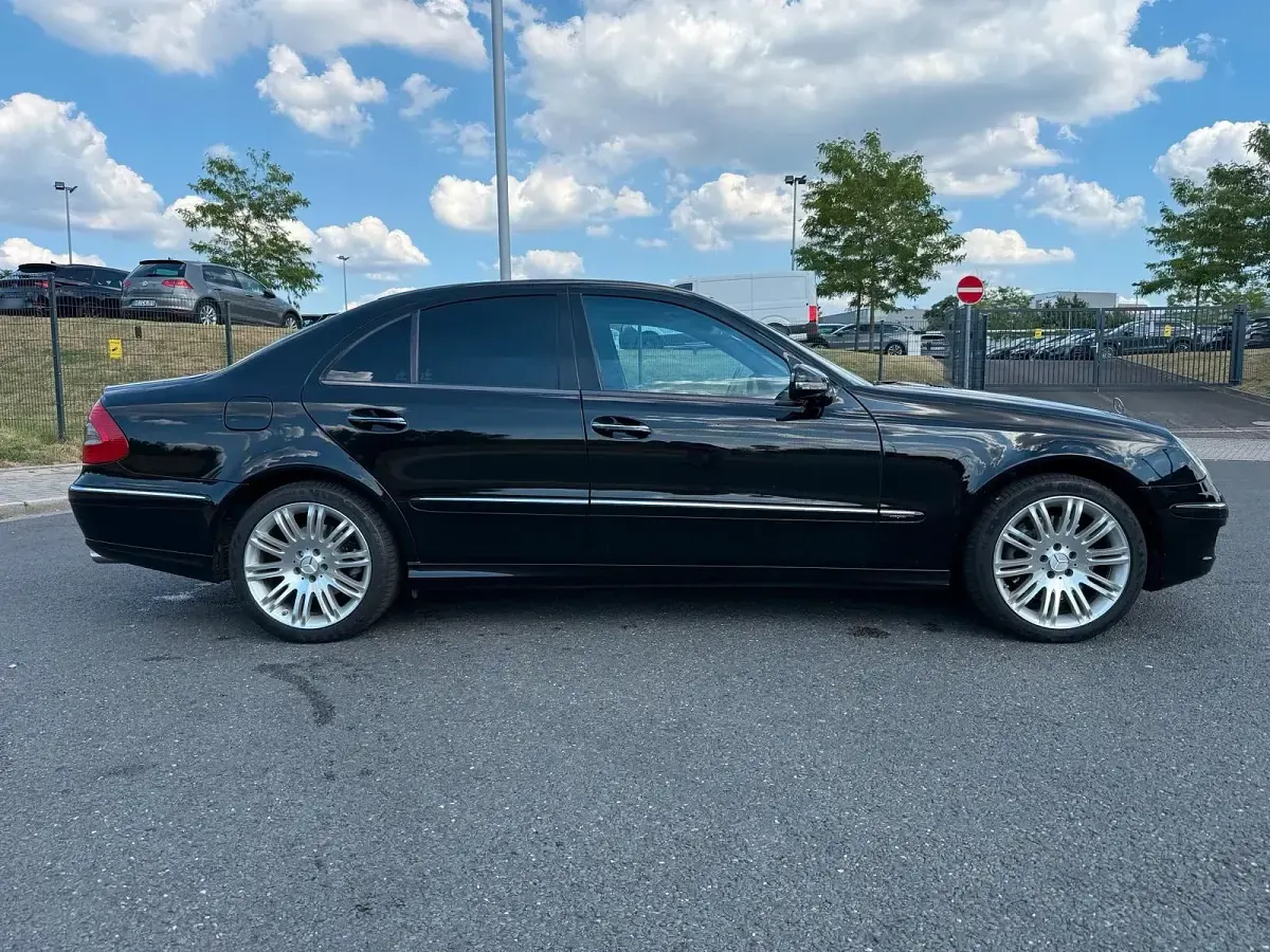 Gebraucht Mercedes E500 Avantgarde 387 PS (284 kW) 2008 Schwarz Limousine