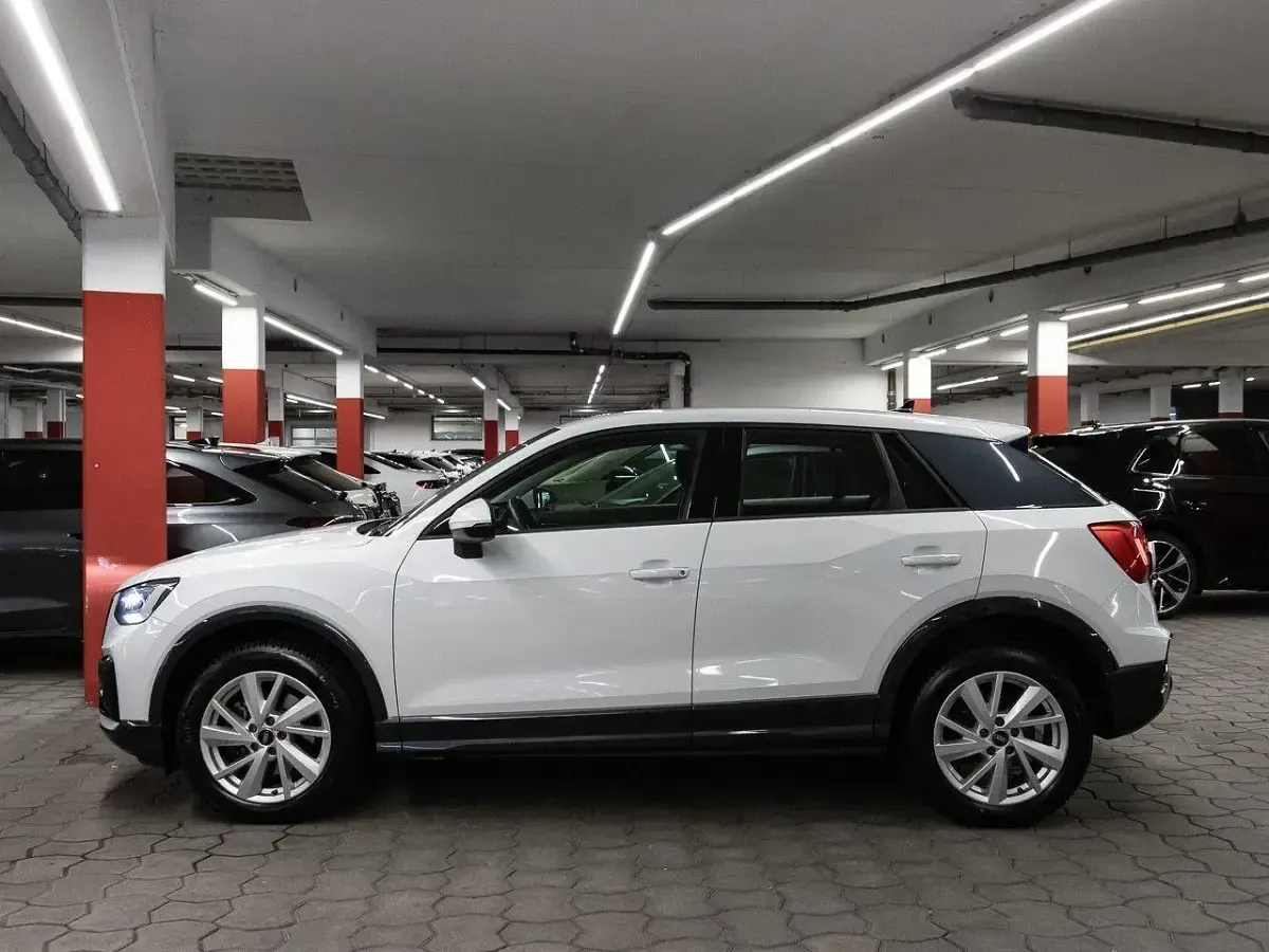 Gebraucht Audi Q2 Ambiente 150 PS (110 kW) 2022 Gletscherweiß metallic SUV