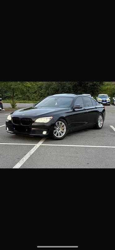 Gebraucht BMW 730 258 PS (189 kW) 2012 Schwarz Limousine