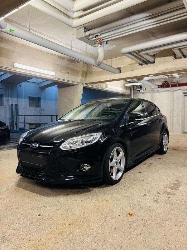 Schwarz Gebraucht 2013 Ford Focus Titanium Kombi | 8.900 € (Teuer) - Bild 1/4