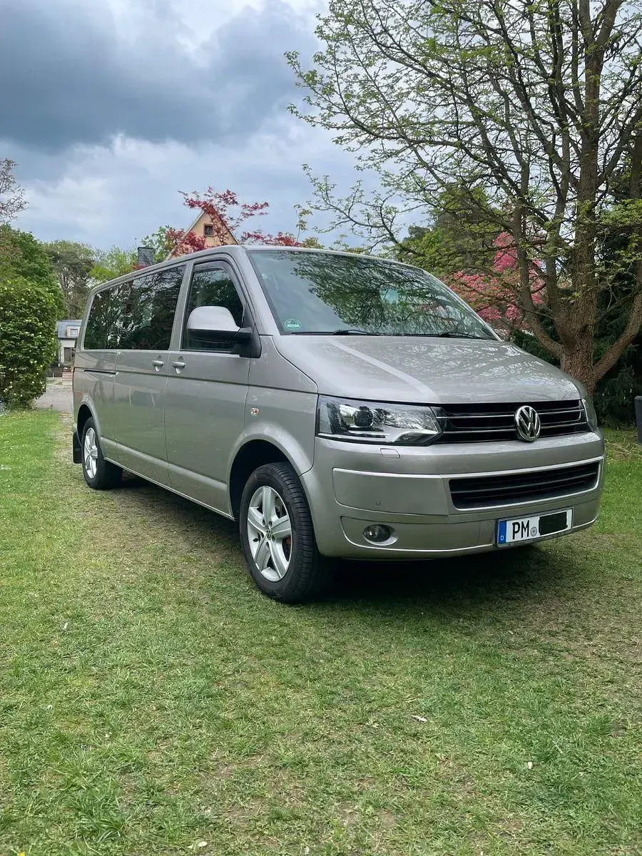 Używany VW Caravelle 179 KM (131 kW) 2011 Srebrny Van