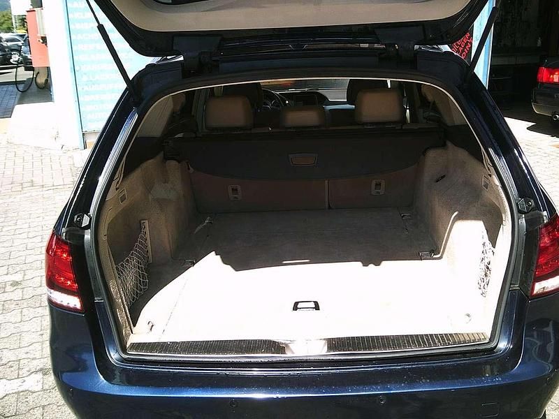 Gebraucht Mercedes E220 170 PS (125 kW) 2015 Cavansitblau  metalliclack Kombi