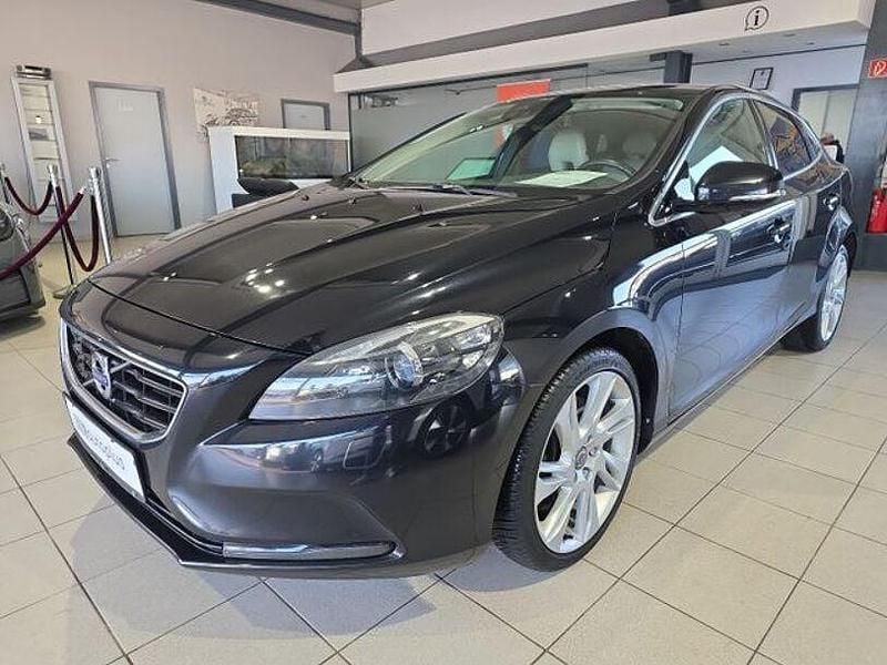 Gebraucht Volvo V40 Summum 177 PS (130 kW) 2012 Black sapphire Kleinwagen