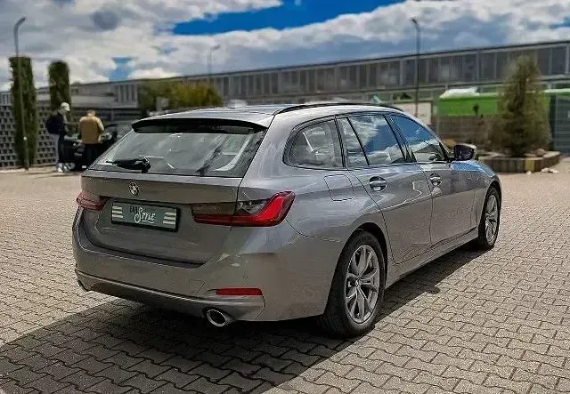 Gebraucht BMW 320 Shadowline 190 PS (139 kW) 2023 Skyscraper grau metallic Kombi