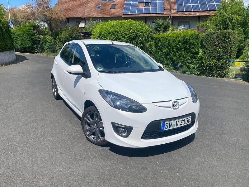 Weiß Gebraucht 2009 Mazda 2 Limousine | 7.799 € (Teuer) - Bild 1/4