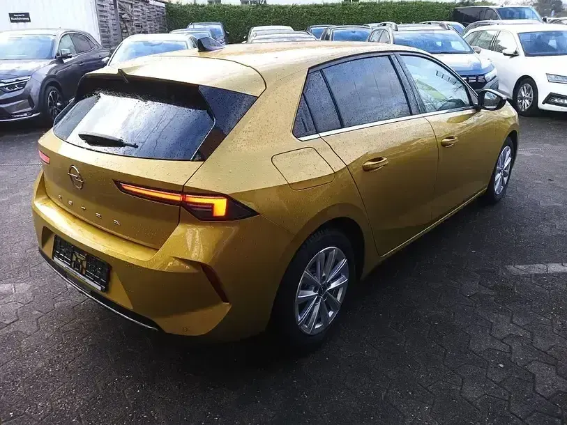Gebraucht Opel Astra Elegance 131 PS (96 kW) 2022 Gelb Limousine