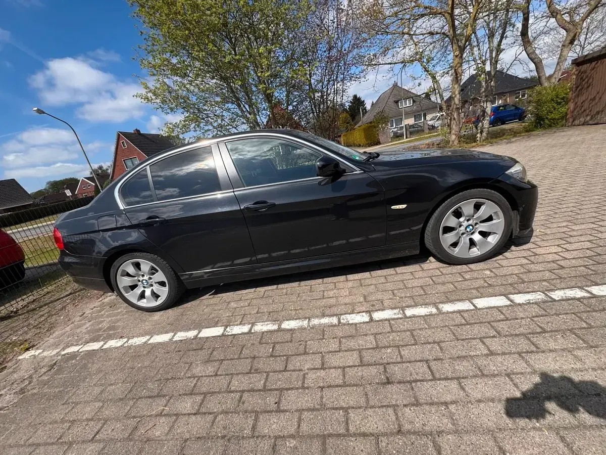 Gebraucht BMW 325 218 PS (160 kW) 2008 Schwarz Limousine