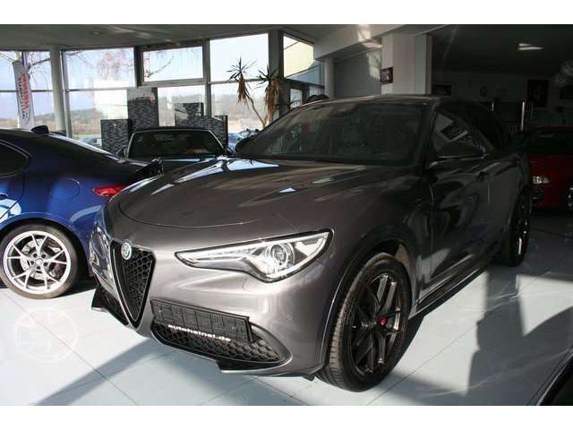 Grigio vesuvio metallic (metallic) Gebraucht 2021 Alfa Romeo Stelvio Veloce SUV | 39.950 € (Teuer) - Bild 1/4