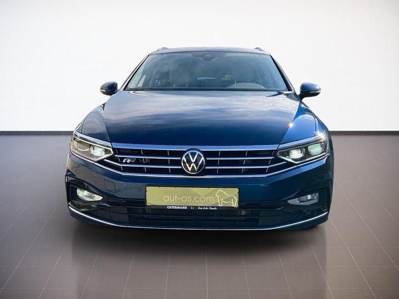 Gebraucht VW Passat R-line 200 PS (147 kW) 2022 Aquamarinblau Kombi