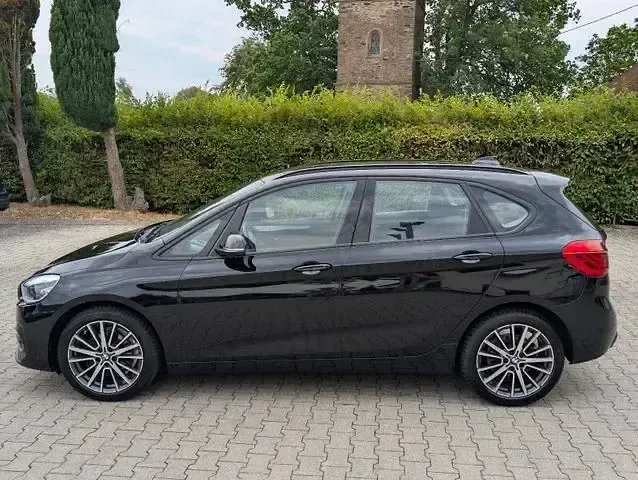 Gebraucht BMW 220 Active Tourer Advantage 178 PS (130 kW) 2021 Schwarz Van / Kleinbus