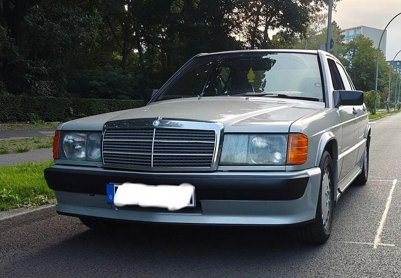 Silber Gebraucht 1989 Mercedes 190 Limousine | 27.000 € - Bild 1/4