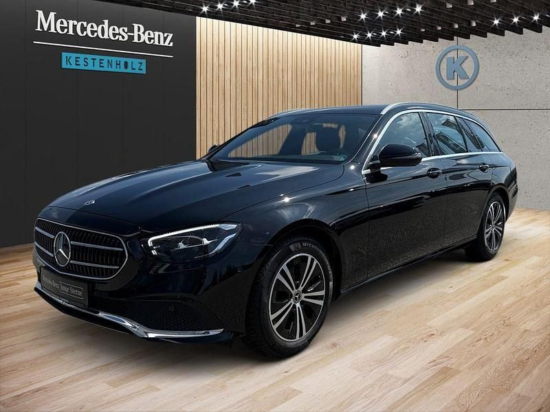 Unilack schwarz Gebraucht 2024 Mercedes E200 Avantgarde Kombi | 42.288 € (Fairer Preis) - Bild 1/4