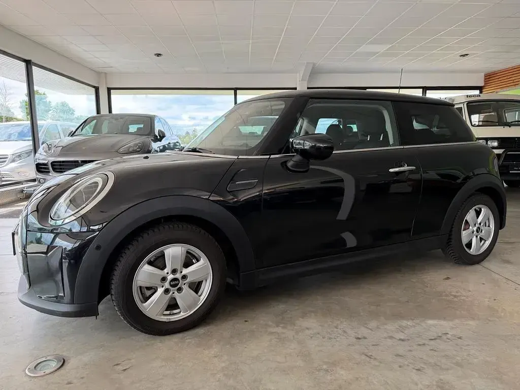 Gebraucht Mini Cooper Essential 136 PS (100 kW) 2023 Schwarz Kleinwagen