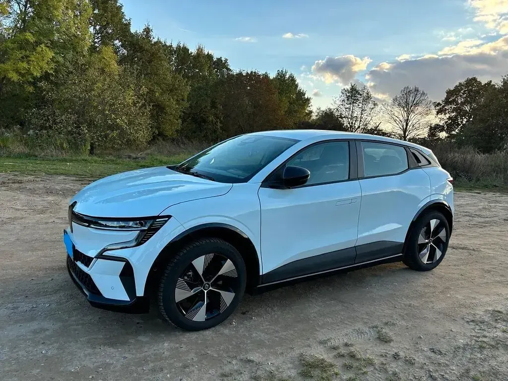 Używany Renault Megane E-Tech Equilibre 95 kW (130 KM) 2022 Biały Sedan/Limuzyna