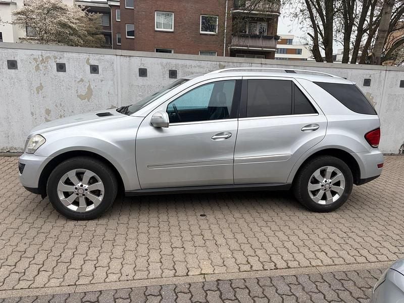 Gebraucht Mercedes ML320 224 PS (164 kW) 2008 Silber SUV