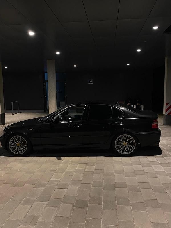 Schwarz Gebraucht 2003 BMW 330 Limousine | 8.000 € (Fairer Preis) - Bild 1/4
