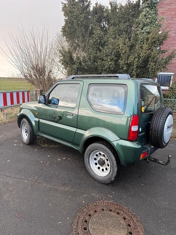Usado Suzuki Jimny 85 HP (62 kW) 2009 Verde SUV