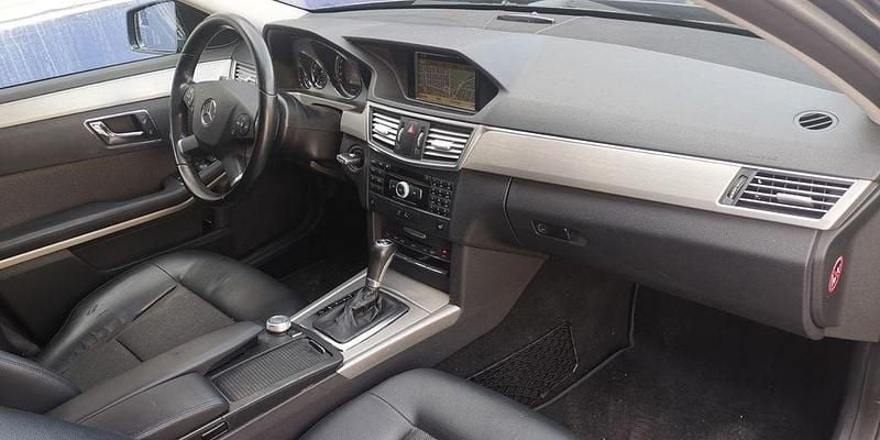 Gebraucht Mercedes E220 Avantgarde 170 PS (125 kW) 2012 Grau Kombi