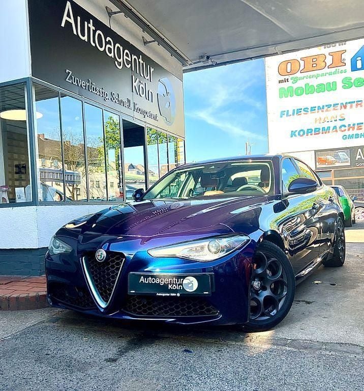 Blau Gebraucht 2017 Alfa Romeo Giulia Limousine | 12.490 € - Bild 1/4