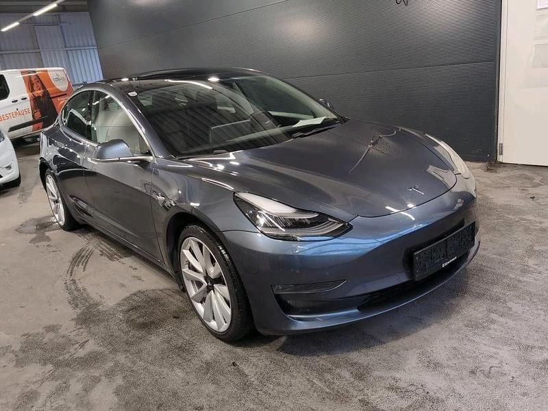 Grau Gebraucht 2020 Tesla Model 3 Limousine | 23.820 € (Fairer Preis) - Bild 1/4