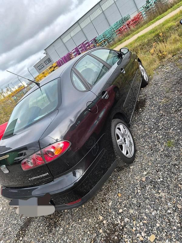 Schwarz Gebraucht 2004 Seat Cordoba Limousine | 1.300 € (Teuer) - Bild 1/4