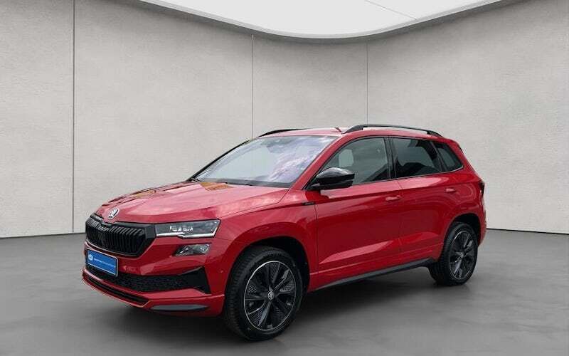 Rot Gebraucht 2024 Skoda Karoq SportLine SUV | 34.590 € (Etwas zu teuer) - Bild 1/4