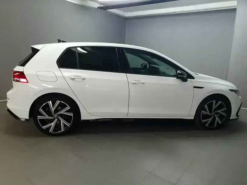 Usata VW Golf VIII R-line 190 CV (139 kW) 2024 Bianco Berlina