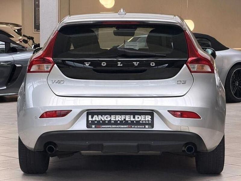 Gebraucht Volvo V40 Kinetic 190 PS (139 kW) 2017 Bright silver metallic / metallic Kombi