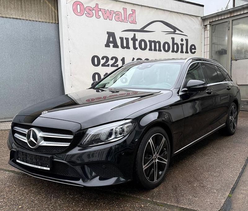 Gebraucht Mercedes C180 122 PS (89 kW) 2021 Schwarz Kombi