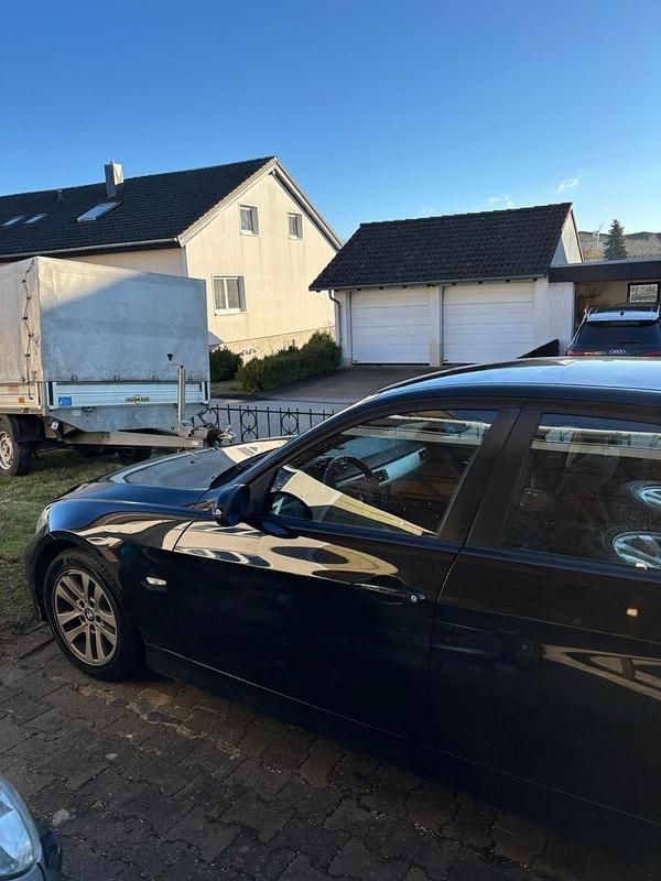 Gebraucht BMW 318 143 PS (105 kW) 2008 Schwarz Limousine