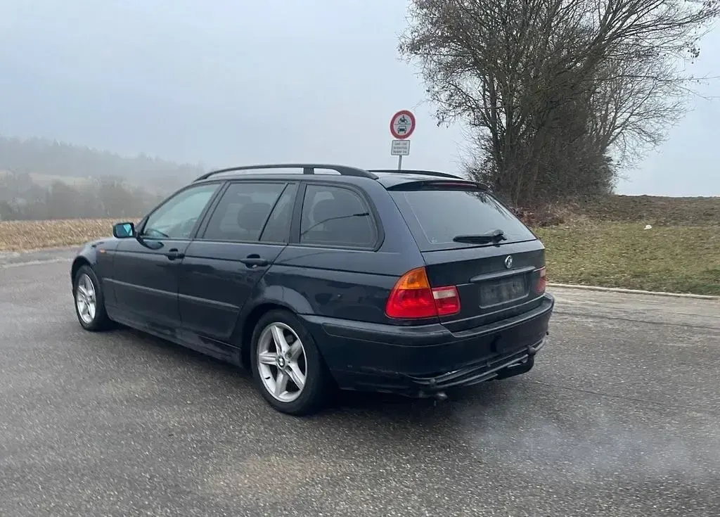 Gebraucht BMW 318 116 PS (85 kW) 2004 Blau Kombi