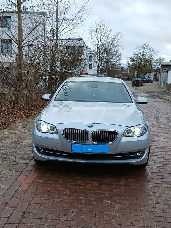 Grau Gebraucht 2011 BMW 530 Sport Line Limousine | 9.000 € (Superpreis) - Bild 1/4