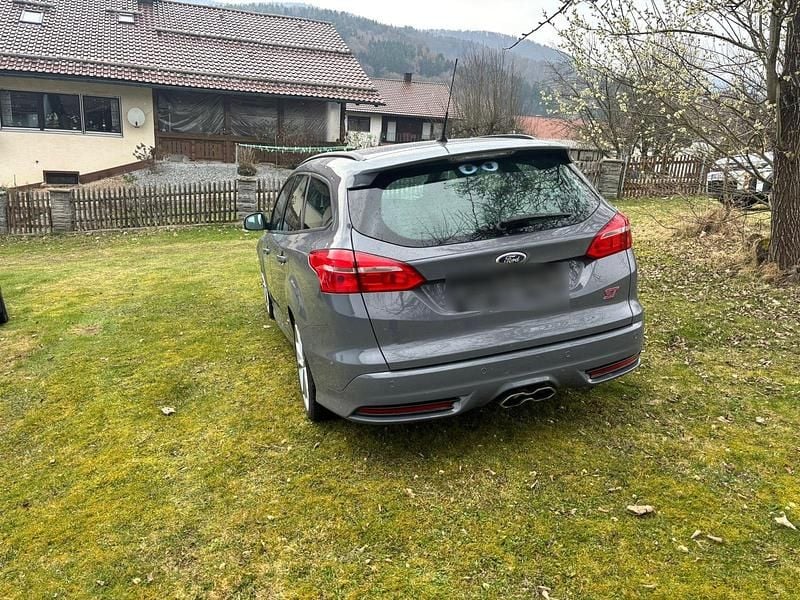 Gebraucht Ford Focus ST 185 PS (136 kW) 2014 Grau Kombi