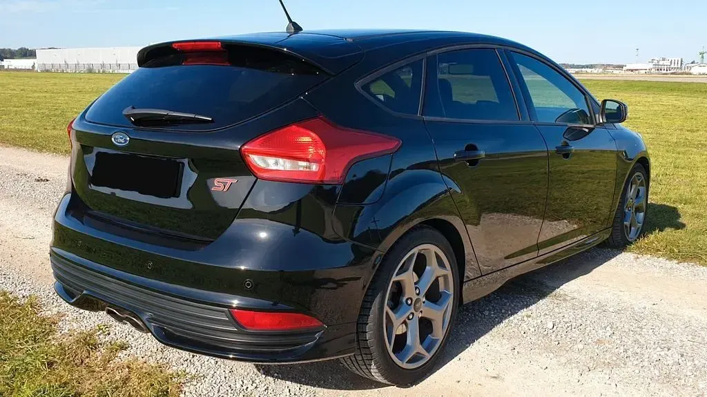 Gebraucht Ford Focus ST 250 PS (183 kW) 2017 Schwarz Limousine