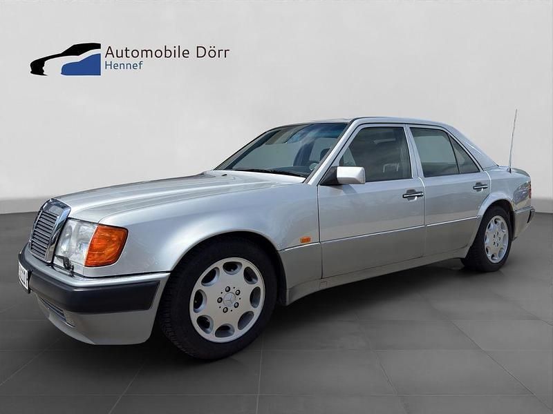 Silber Gebraucht 1992 Mercedes E500 Limousine | 45.999 € - Bild 1/4