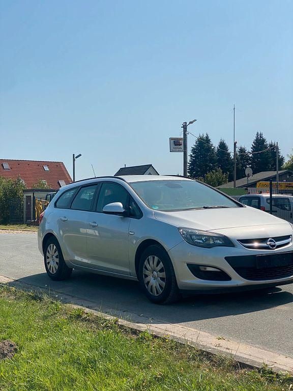 Silber Gebraucht 2013 Opel Astra Edition Kombi | 3.590 € (Fairer Preis) - Bild 1/4