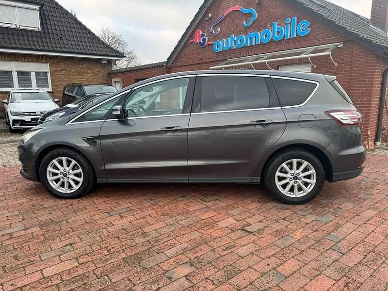 Gebraucht Ford S-MAX Titanium 179 PS (131 kW) 2017 Grau Van / Kleinbus