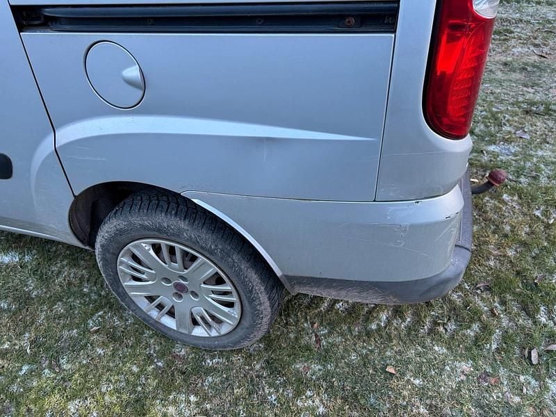 Gebraucht Fiat Doblò 120 PS (88 kW) 2008 Silber Van / Kleinbus