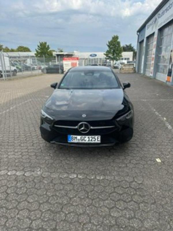 Schwarz Gebraucht 2023 Mercedes A250 Limousine | 29.990 € (Fairer Preis) - Bild 1/4