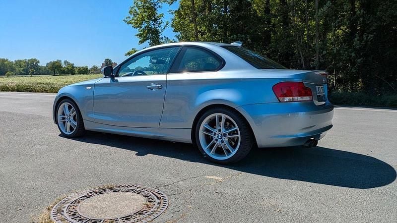 Blau Gebraucht 2011 BMW 125 Performance Kleinwagen | 13.500 € (Guter Preis) - Bild 1/4